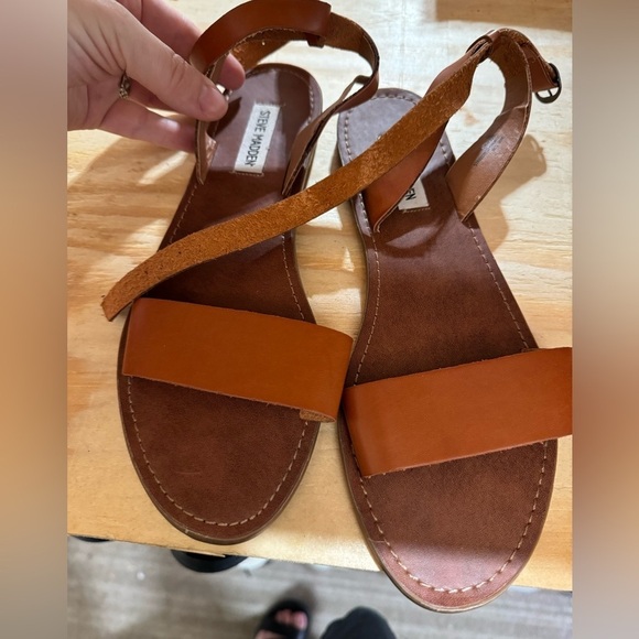 Women's Steve Madden Dairr Flat
Sandal size 9,5 - Picture 4 of 7